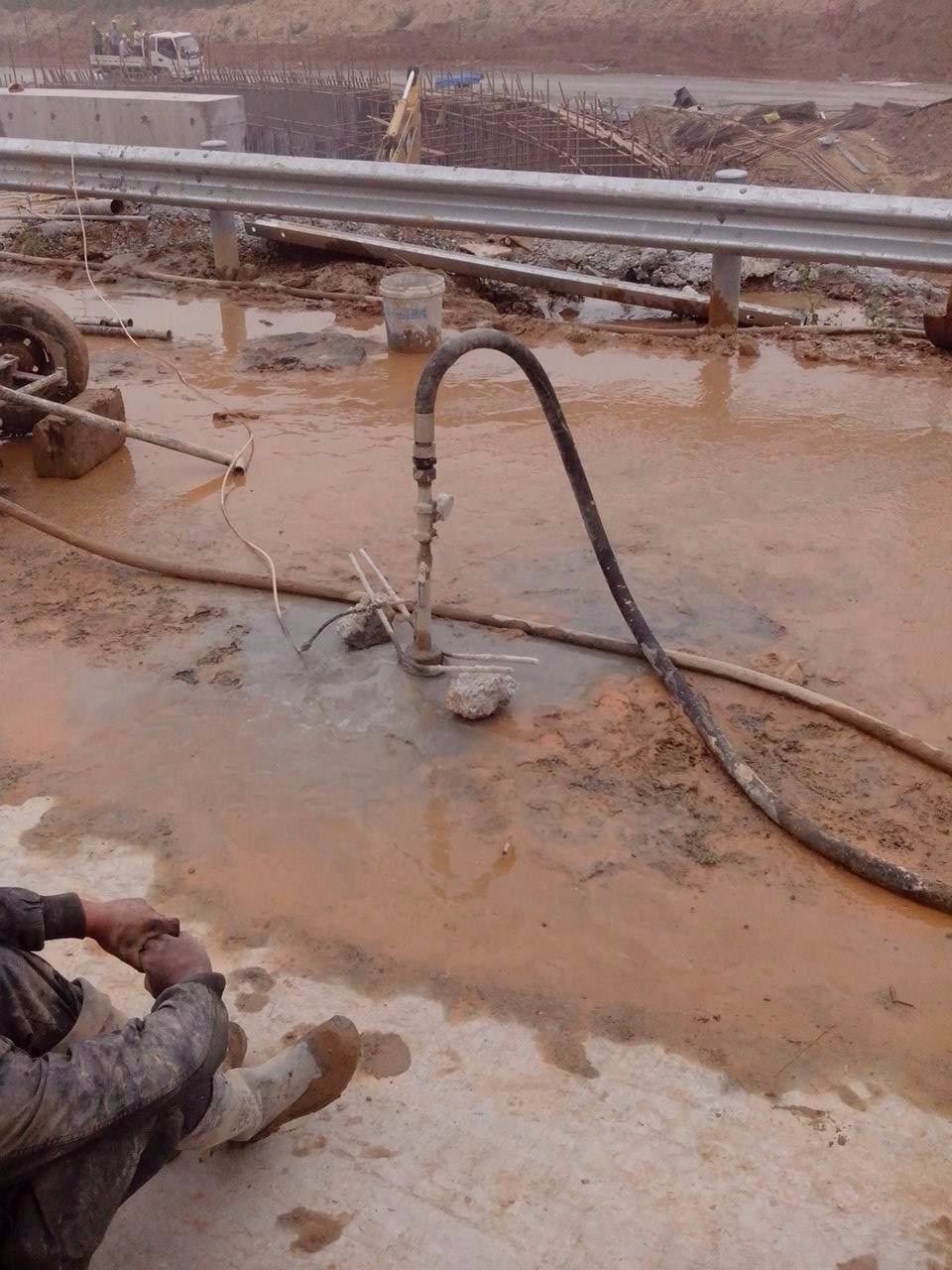 海东路基压密注浆